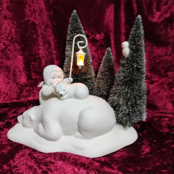 Dept 56 Cream Figurine with Polar Bear and Lantern “Shhh Baby Dreaming “ - Picture 11 of 11